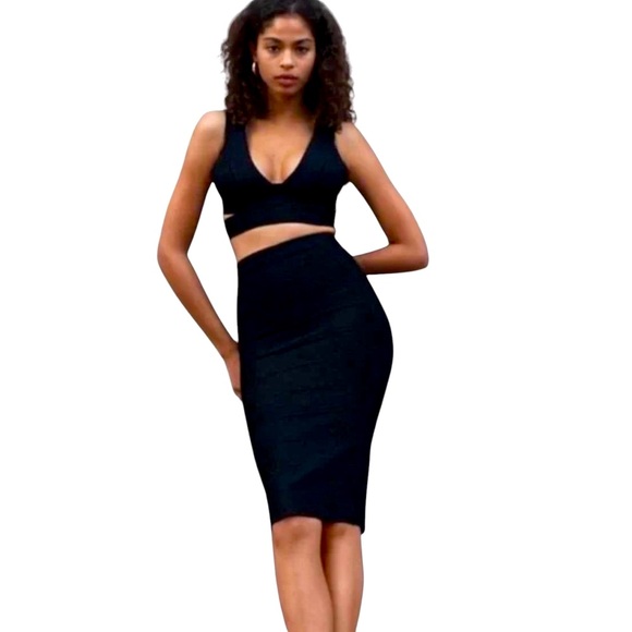 Babaton Dresses & Skirts - ❌𝐒𝐎𝐋𝐃❌𝐀𝐑𝐈𝐓𝐙𝐈𝐀 𝐓𝐄𝐍 𝐁𝐘 𝐁𝐀𝐁𝐀𝐓𝐎𝐍 bodycon black stretch fit midi skirt